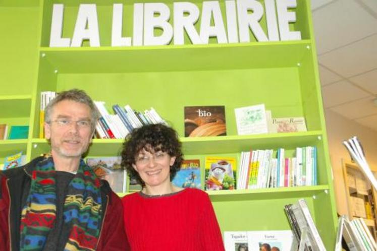 Jean-Pierre Picquenot (président de l’association) avec Marie-Christine Le Gal (en charge de l’accueil, de la librairie et des débats).