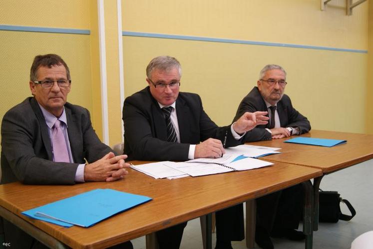 Christophe Levavasseur (au centre), Jean-François Fortin, président et directeur des MLC, accompagné de Jacques Prudent en charge de la filiale « France-Frais ».