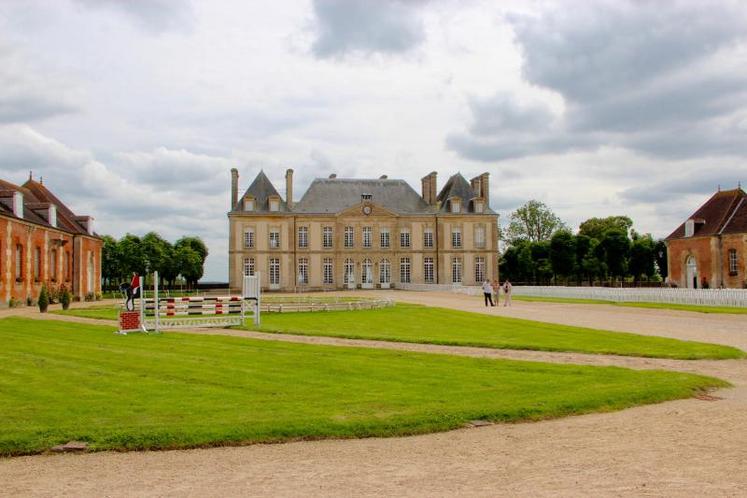 Les agriculteurs dans le temps, livraient pailles et pierres au Haras du Pin. Ils étaient les seuls à avoir des véhicules pouvant transporter du matériel. Un moyen de se diversifier à l'époque.