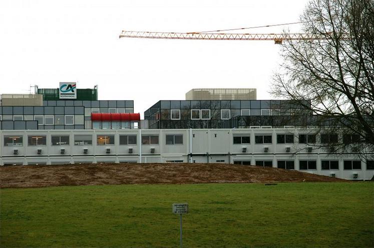 Le siège de Crédit Agricole Normandie est en cours de rénovation (construction d’un amphithéâtre de 500 places et d’un parking souterrain de 300 places).