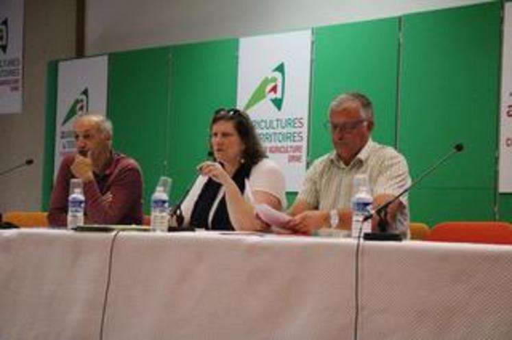 Marc Gégu, Anne-Marie Denis et Jean-Pierre Prévost, respectivement secrétaire général, présidente et premier vice-président de la FDSEA de l’Orne, jeudi 20 juin, lors du conseil départemental.