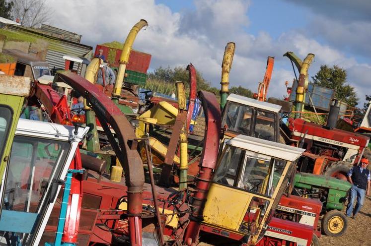 Plus de 5000 personnes ont assisté à cette reconstitution d'un chantier d'ensilage des années 1970.