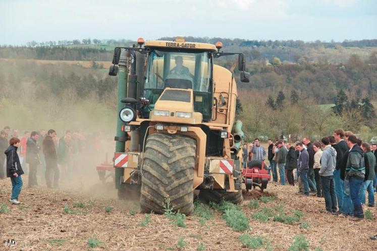 Avec ses trois roues et ses allures de pachyderme, le Terra Gator a sans conteste été la grande curiosité de la manifestation.