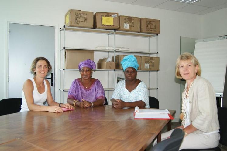 Nadège Mahé (à gauche), Fatoumata Diarra, N’Déyé Kouyaté ont rencontré Catherine Guérault, président de la commission “agricultrices” de la FDSEA