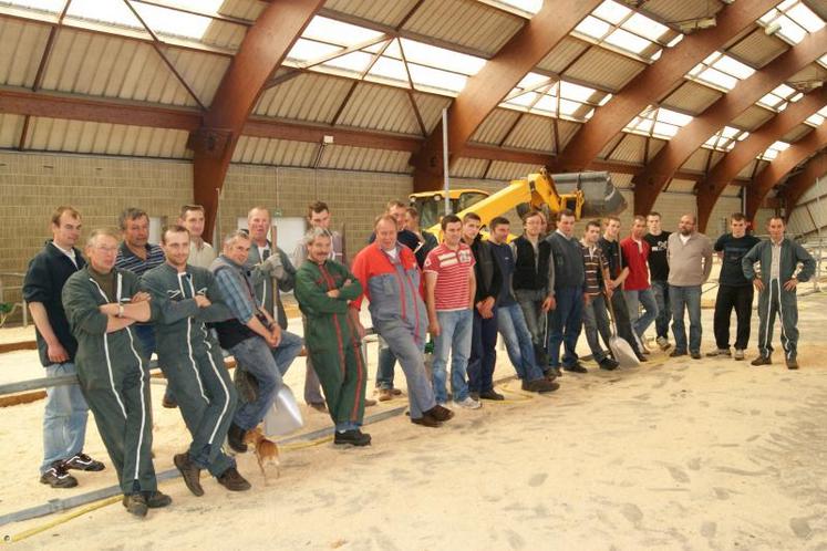 Éleveurs de Prim'Holstein ou de Limousines, les bénévoles n'ont pas chômé pour monter les stands des deux concours qui débutent aujourd'hui