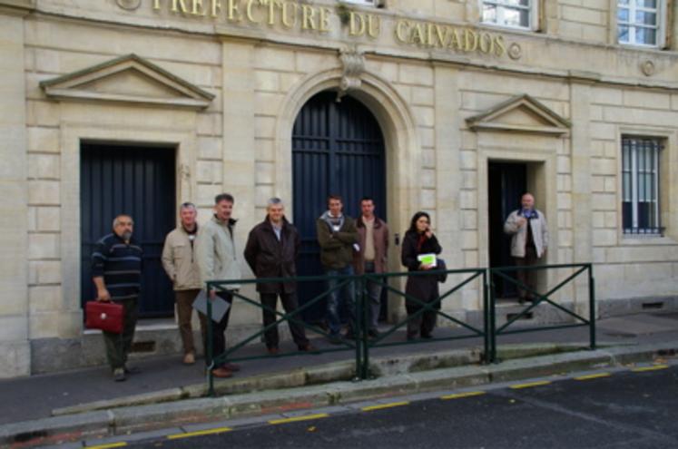 Dans les rues de Caen, en convoi et avec escorte.