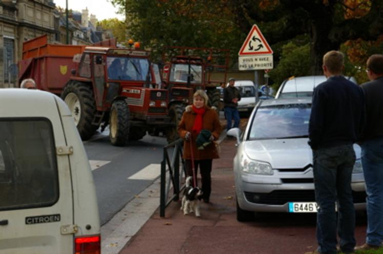 Un parking vide pour cause de blocusLe consommateur compréhensif face au partage de la valeur-ajoutée.