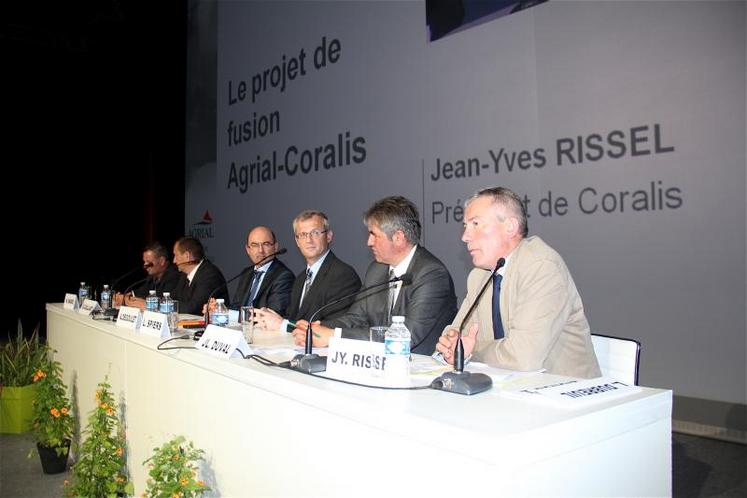 Les dirigeants d’Agrial avec à la tribune Nicolas Marie, président 	de la Copafelc (à gauche) et Jean-Yves Rissel, président de Coralis (au premier plan).