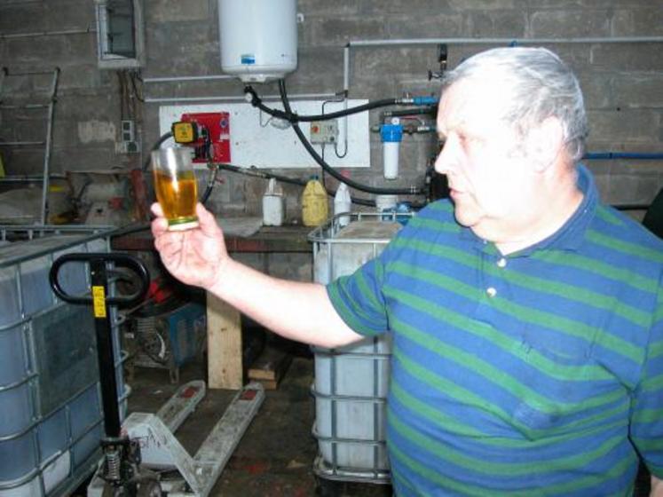 L’unité de pressage est capable de produire 1 200 litres d’huile et 3,5 T de tourteau par jour. Soit l’équivalent d’1ha70 de colza.