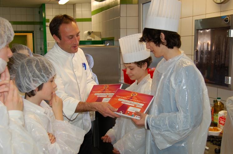 Deux jeunes ont permis à leur classe de gagner un cours de cuisine de 2 heures.