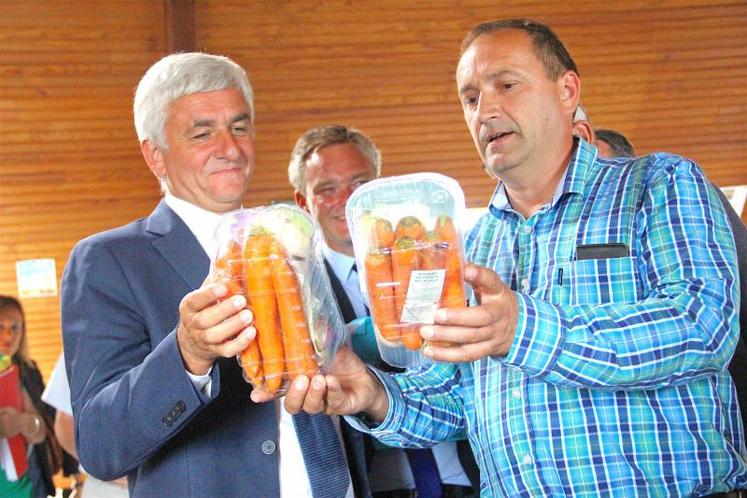 Hervé Morin et Bernard Guillard (président de «Jardins de Normandie»). «Tout projet qui est créateur de valeur nous intéresse», a insisté le président de Région.