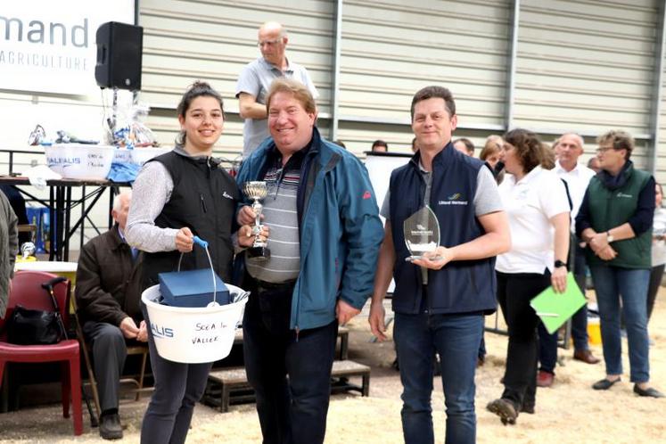 Le prix Bovins de croissance de la meilleure femelle a été décerné à la SCEA Vallée pour récompenser les qualités de Hermine.