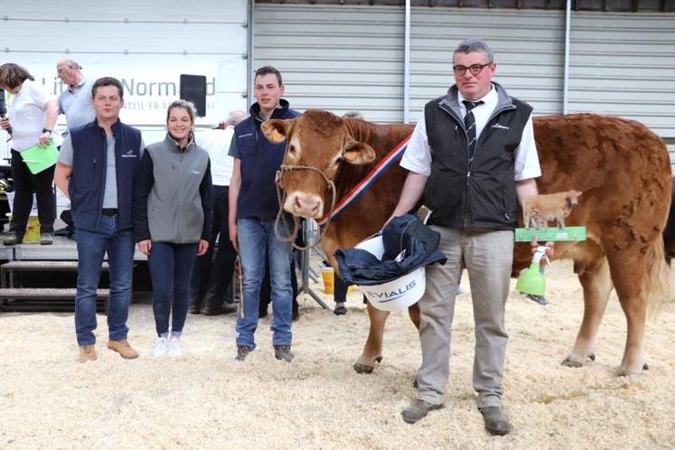 Le Gaec de l’Allière a remporté quatre prix : celui du Champion mâle sans corne avec Nerval, de la Championne femelle adulte avec Infidèle, de la Championne femelle sans corne avec Nidelle P et enfin, le prix d’élevage.