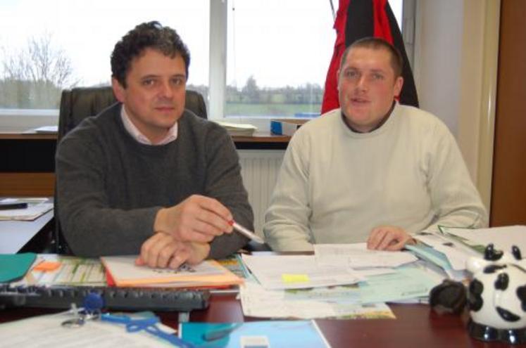 Le docteur Luc Durel, conseiller technique, et Olivier Érard, chef de service de la filiale du GDS, travaillent au protocole de lutte expérimentale contre les étourneaux.