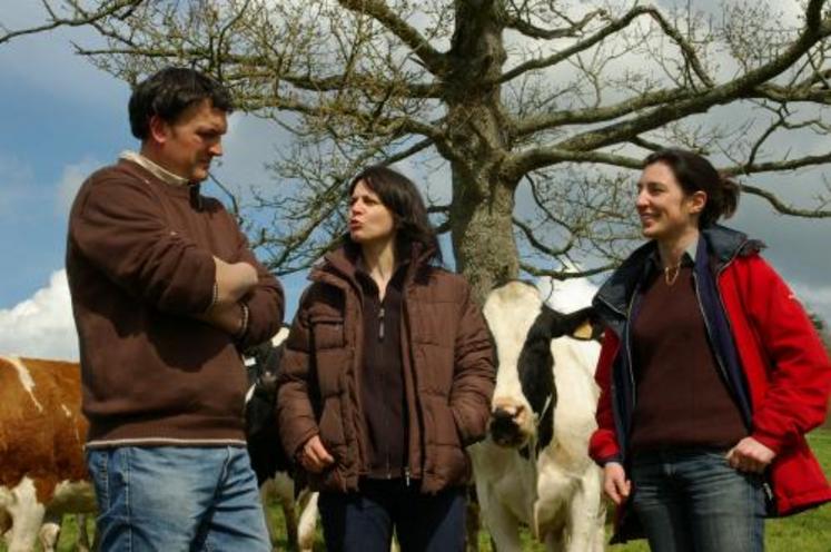 Pascal et Marie-Annick Pinchon : “les aides à la conversion sont incontournables mais il n’est pas normal que nous nous engagions pour 7 ans alors que la laiterie ne s’engage que pour un an”. 