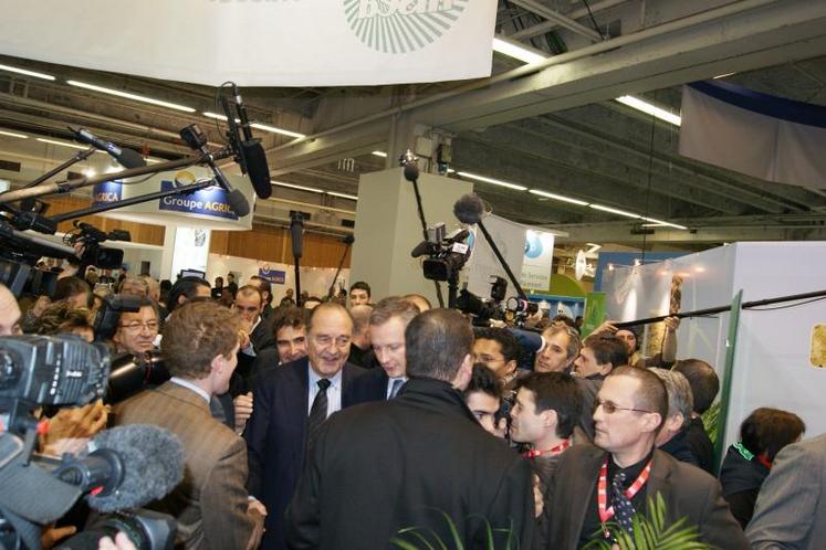 Sur le stand de la FNSEA, Jacques Chirac a fait l'objet d'une véritable ovation.