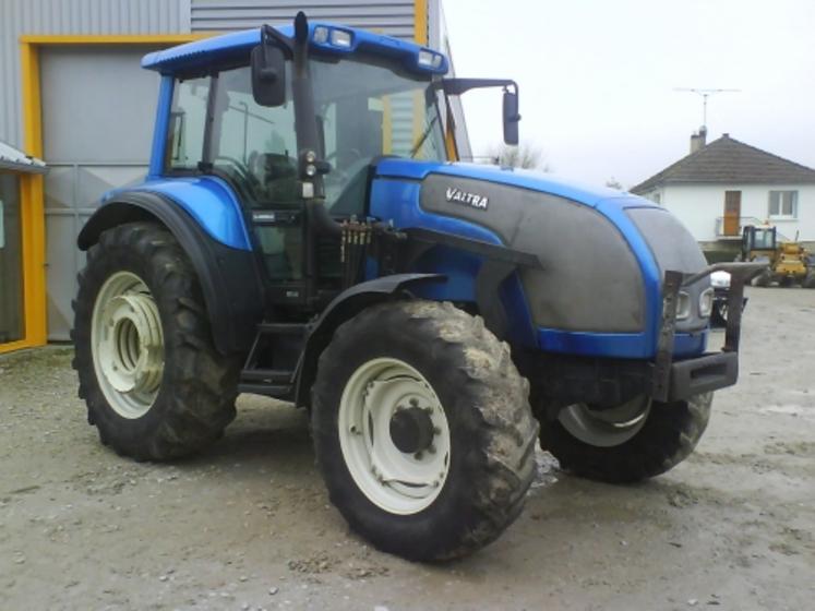 61. 02 33 27 82 72. Valtra M120 + Chargeur - 08/2004 - 4.200h.