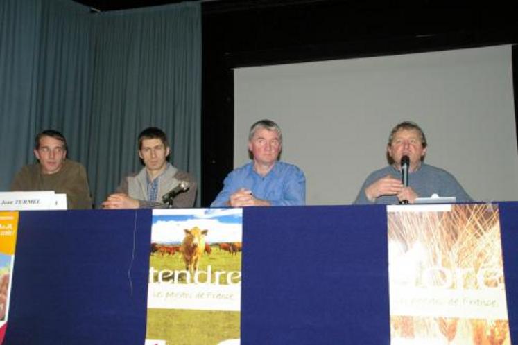 Henri Brichart (président de la Fédération Nationale des Producteurs de Lait et de la section Lait du COPA) au micro : "le pire aurait été qu’il n’y ait pas eu d’accord sur le prix du lait. Tout le monde se serait alors aligné sur le moins-disant".