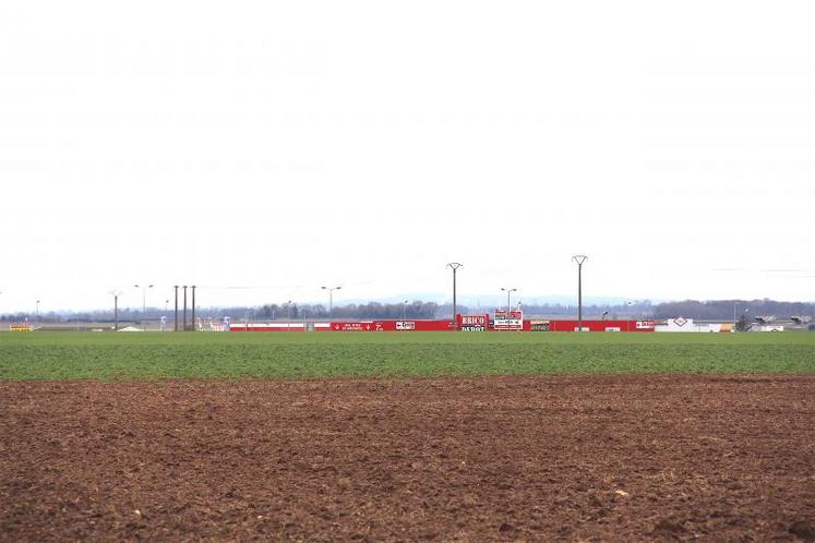 La SAFER et Caen-la-Mer ont saisi ici l'occasion de rendre définitivement à l'agriculture des terrains qui étaient voués à changer de destination de par leur emplacement en bordure du périphérique nord de Caen. Propriété d'une enseigne de supermarché depuis plus de 20 ans, ces terrains ont donc retrouvé une destination agricole pérenne.