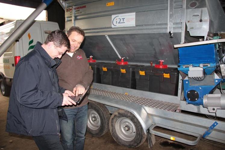 Les informations sont enregistrées avec un petit ordinateur portable le jour du chantier.