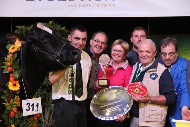 "Cendrillon", une fille de "Jefferson" couronnée Grande Championne Prim'Holstein 2015. Elle vient du GAEC des Grilles (Orne).