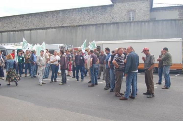 Du côté des agriculteurs, la priorité reste l’indemnisation des bovins fournis.