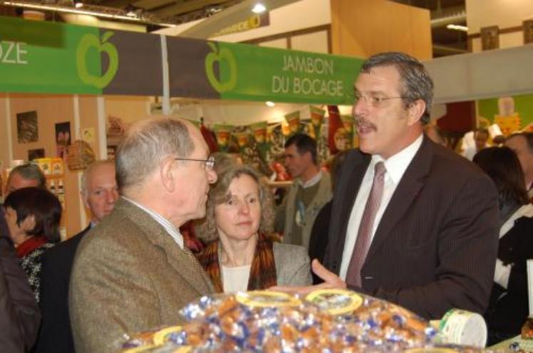 Discussion amicale entre Philippe Duron et Pascal Férey président de la FRSEA