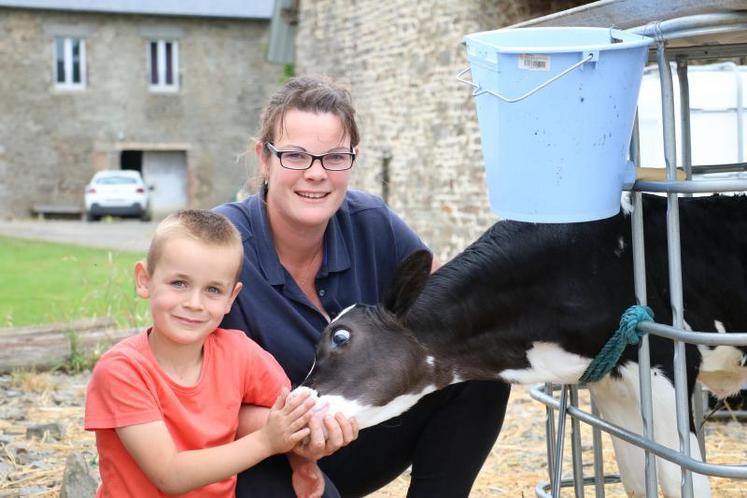 Lucas, 7 ans, participe aux concours jeunes éleveurs, comme sa maman qui concourt dans les comices, « pour l’ambiance ».