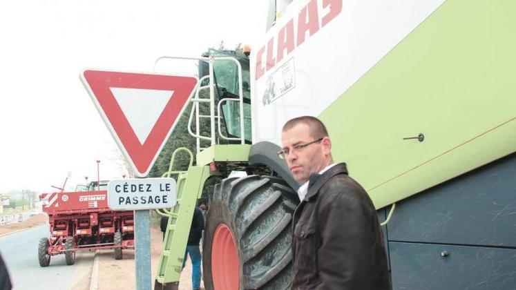 “Depuis 18 ans que la Coordination rurale est au pouvoir dans le département, l’avez-vous vu une seule fois manifester sur le terrain contre un aménagement routier préjudiciable à notre activité de tous les jours ? La réponse est sans appel.  Non, jamais, jamais, jamais,” dénonce Sébastien Debieu.