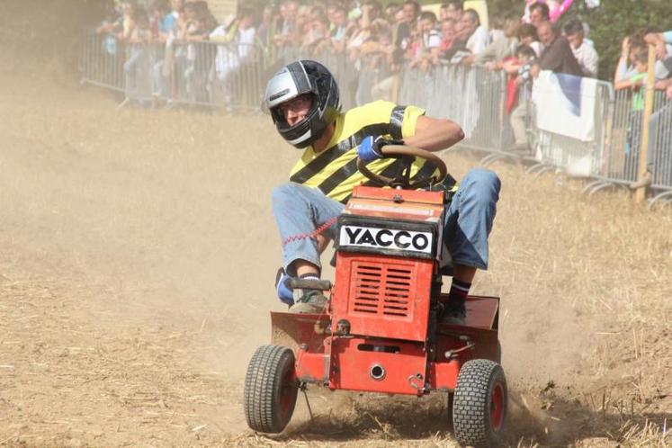 Course de tracteur tondeuse