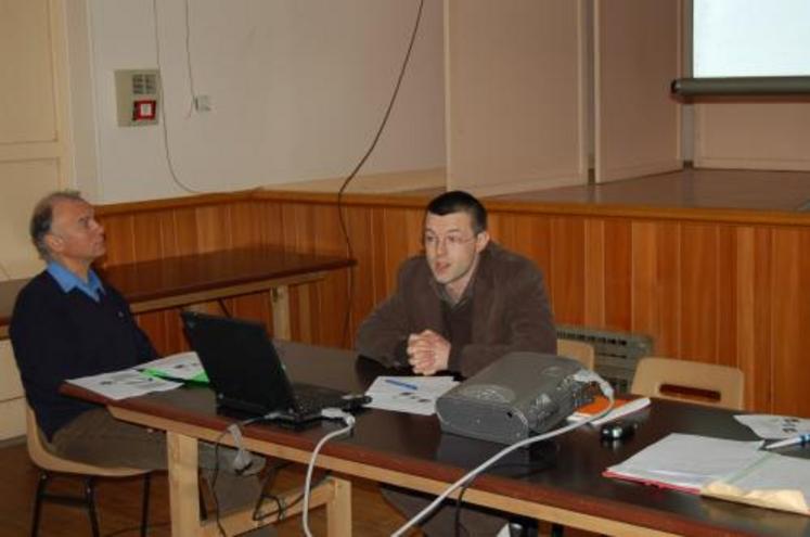 Yves Françoise et Laurent Hédou interviennent respectivement sur les bâtiments et Bovins Croissance.