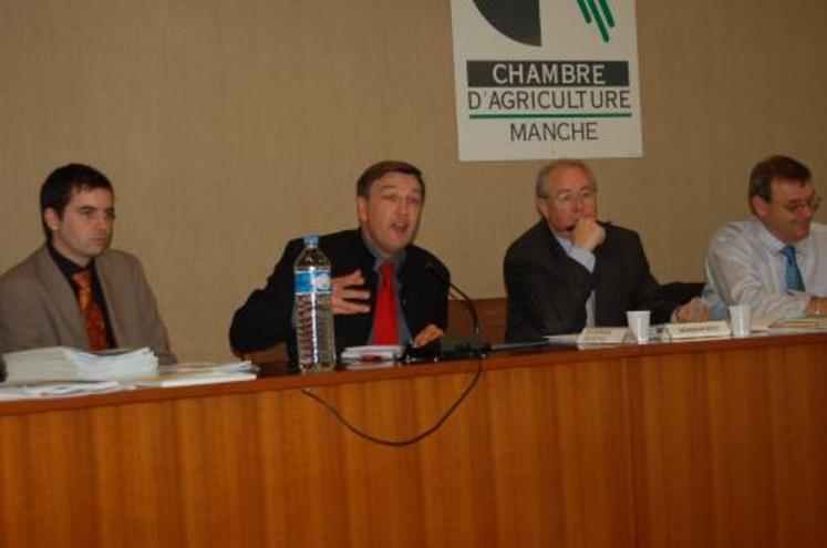 Jean-Karl Deschamps (au centre), “je regrette que l’installation des jeunes agriculteurs ne soit pas une priorité au sein du contrat de plan “État-Région”.