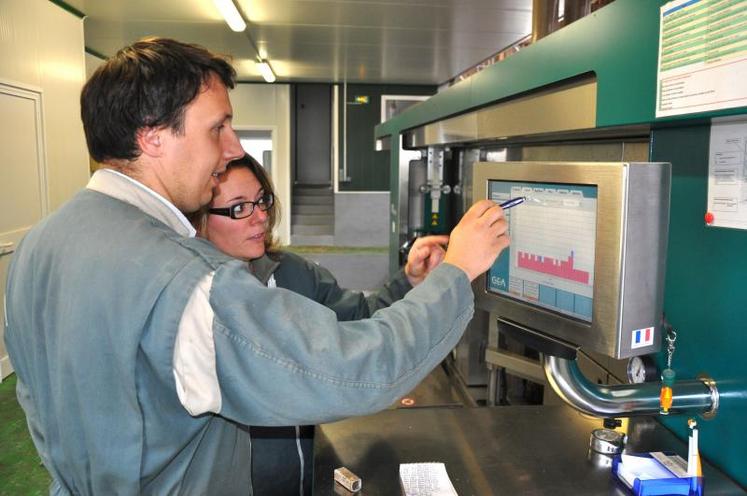 A Villers-Canivet, Antoine et Mathilde Vivien élèvent 85 vaches laitières pour une production de 700 000 litres de lait.