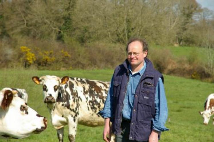 Entre une démarche alliant tradition et plus-value et une autre basée sur le marketing et les volumes, Jean-Luc Quinette a fait son choix : le camembert AOC doit être fabriqué à partir de lait cru.