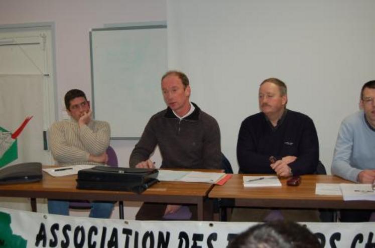 Vincent Leclerc, président d e l’association (au centre) “nous sommes l’association où il y a la meilleure ambiance”.
Vincent Leclerc, président d e l’association (au centre) “nous sommes l’association où il y a la meilleure ambiance”.
