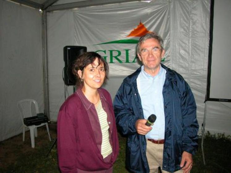 En marge de sa journée technique à St-Manvieu, Françoise Labalette (ONIDOL) et Loïc Vallée (Agrial) ont animé une conférence sur la valorisation de la biomasse agricole. Deux voies majeures s’ouvrent pour gérer l’après pétrole : "diminuer notre consommation en énergie et développer des énergies alternatives à partir de ressources renouvelables dont la biomasse agricole".