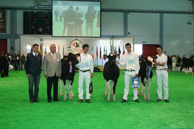 Le podium du concours jeunes éleveurs (de gauche à droite) Marco Quaini (Italie), Adrien Dailly (France)et Germán Fernández  (Espagne).