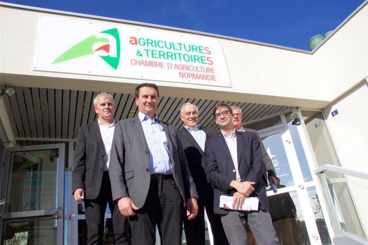 Pour apporter les meilleures réponses, les Chambres d’agriculture de Normandie se sont engagées dans une démarche qualité des services à travers notamment une certification (depuis 2013) qui repose sur 3 points : un référentiel concret orienté vers la satisfaction du client, des engagements garantissant la qualité des prestations et une démarche volontaire reconnue par AFNOR (certification qui effectue des contrôles réguliers, rigoureux et indépendants). DR