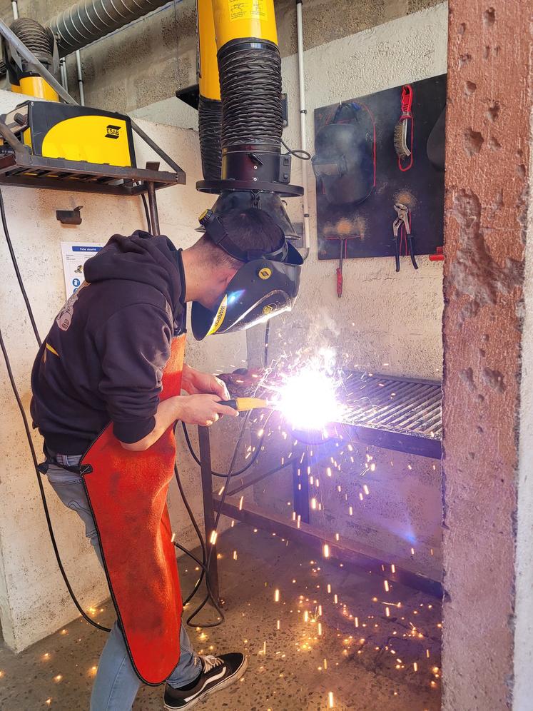 Pour l'épreuve de soudure, il s'agissait de réaliser un exercice sur une penture de barrière.