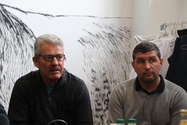 Hugues Bonhomme, président du syndicat de race Charolais de l'Orne, au côté de Guillaume Toutain, son homologue pour la Normandie.