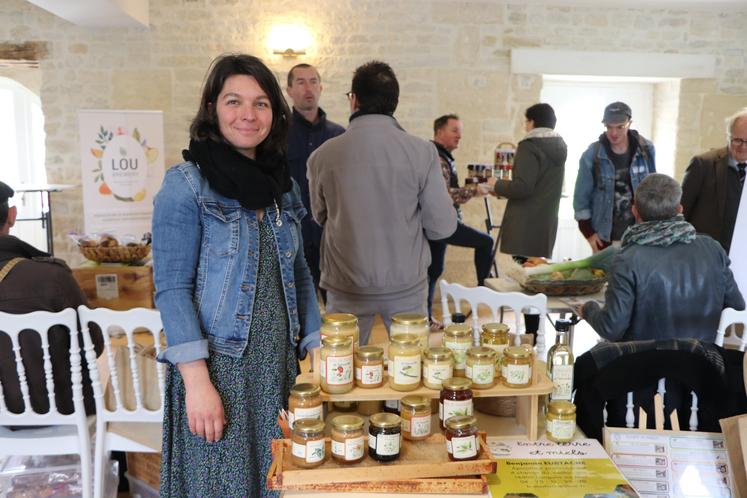 Elise Eustache a présenté les miels produits par son mari, Benjamin Eustache, installé à Longues-sur-Mer.