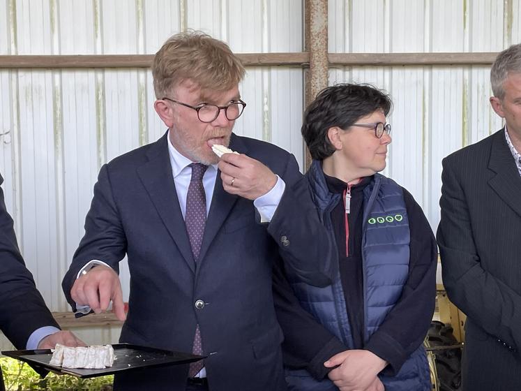 Du camembert de Normandie AOP et un verre de cidre Cotentin AOP s'imposait au menu.