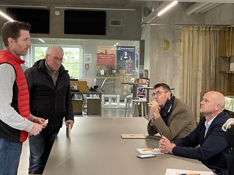 En amont du conseil communautaire, Fabrice Lemazurier et Laurent Pien, président et vice-président de Saint-Lô Agglo, ont reçu Sébastien Delafosse, vice-président de la FDSEA et Luc Chardine, président des JA de la Manche.