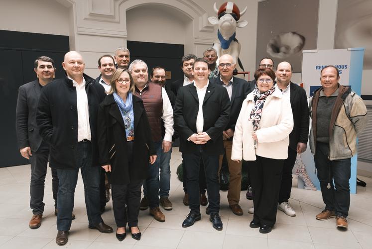 Le nouveau bureau de la FNPL (Fédération nationale des producteurs de lait) a été élu. Il est présidé par Yohann Barbe, producteur dans les Vosges.