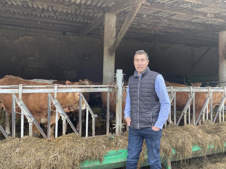 À 30 ans, Romain Madeleine, salarié agricole, a aussi monté son propre cheptel de Limousines. Pour les 19 prochaines génisses, il va bénéficier du plan de la Région Normandie. Un coup de pouce bienvenu.