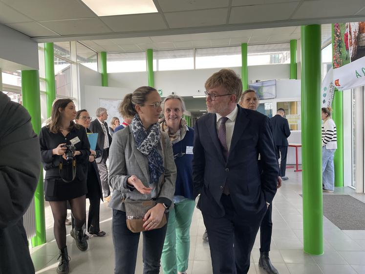 Nadège Mahé, présidente du Campus métiers nature de Coutances a reçu le ministre. 