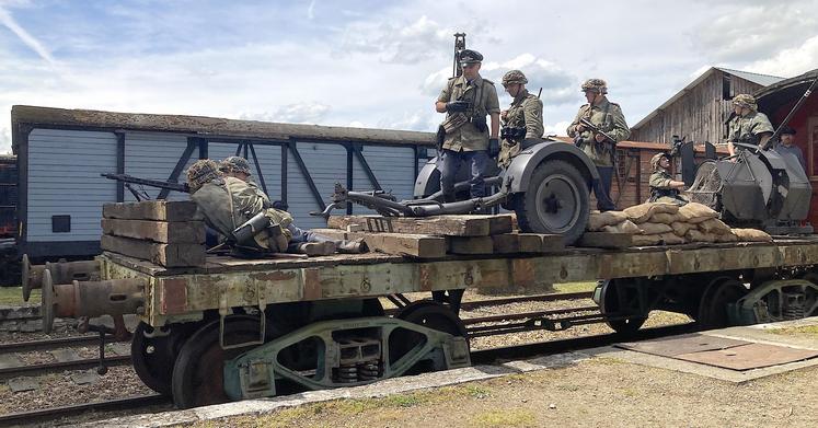 L'arrivée du convoi allemand en gare de Pacy-sur-Eure. Dans quelques minutes, ce sera un combat acharné contre les Américains.