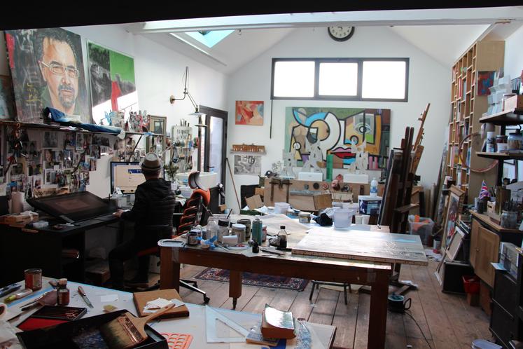 L'atelier de VanLuc se situe à Arromanches.