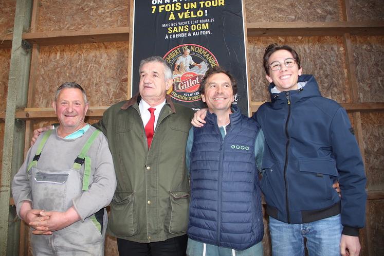 À la ferme du Grand Hazé, à Bellou-en-Houlme (61), Jean Lassalle a posé pour la promotion du fromage AOP.