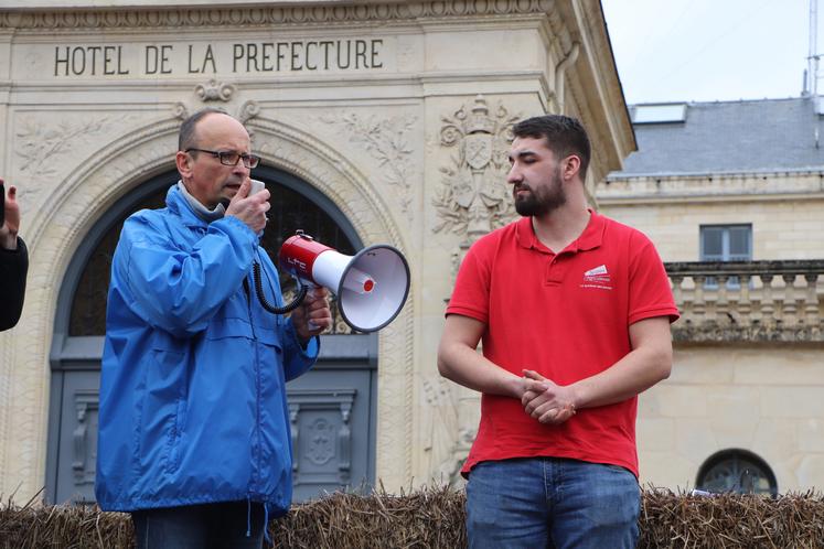 Les deux syndicats sont unis pour plus de solidité.